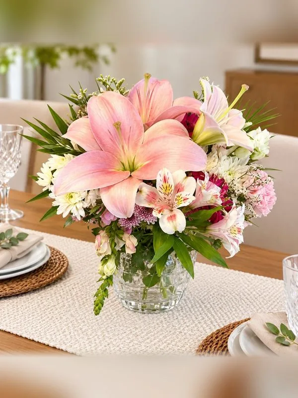 Arranjo Floral Rosa e Branco